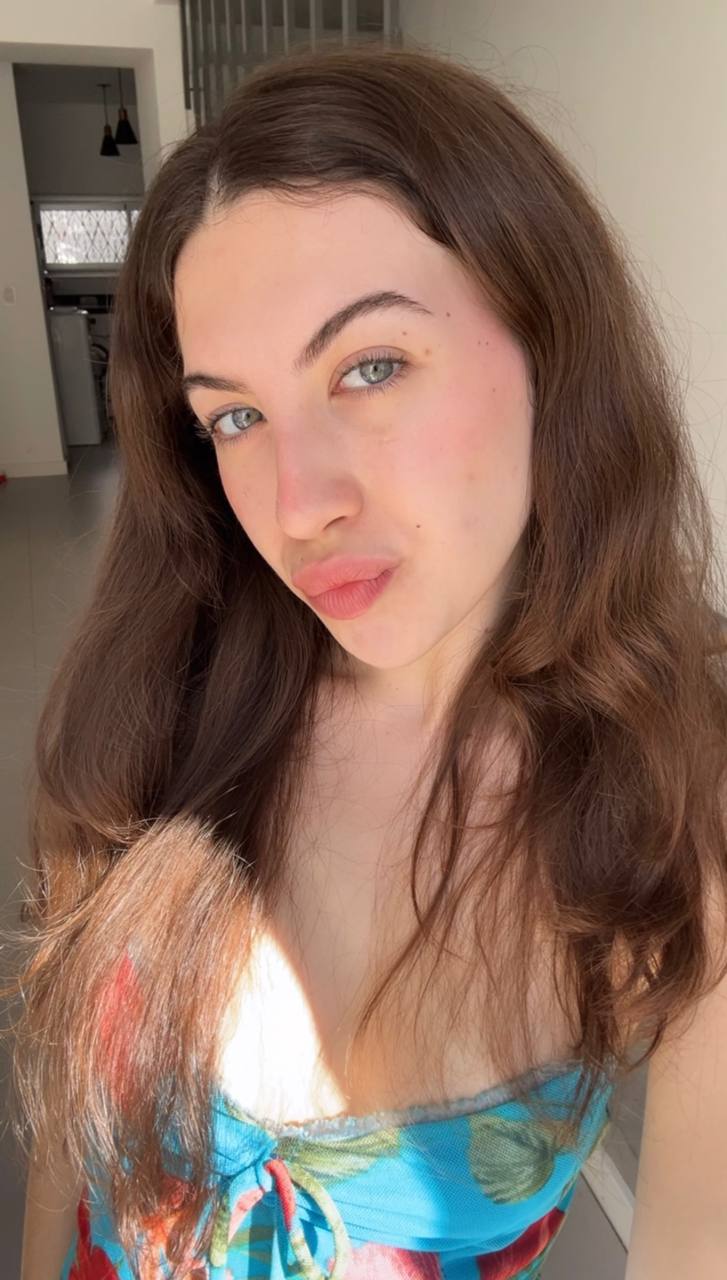 Nude girl Amber in Qingdao