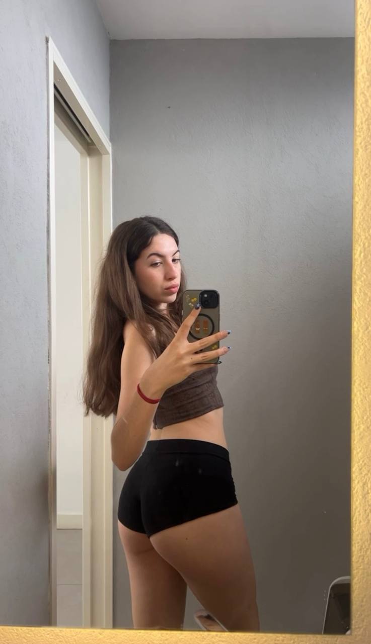 Amber in her underwear in Qingdao