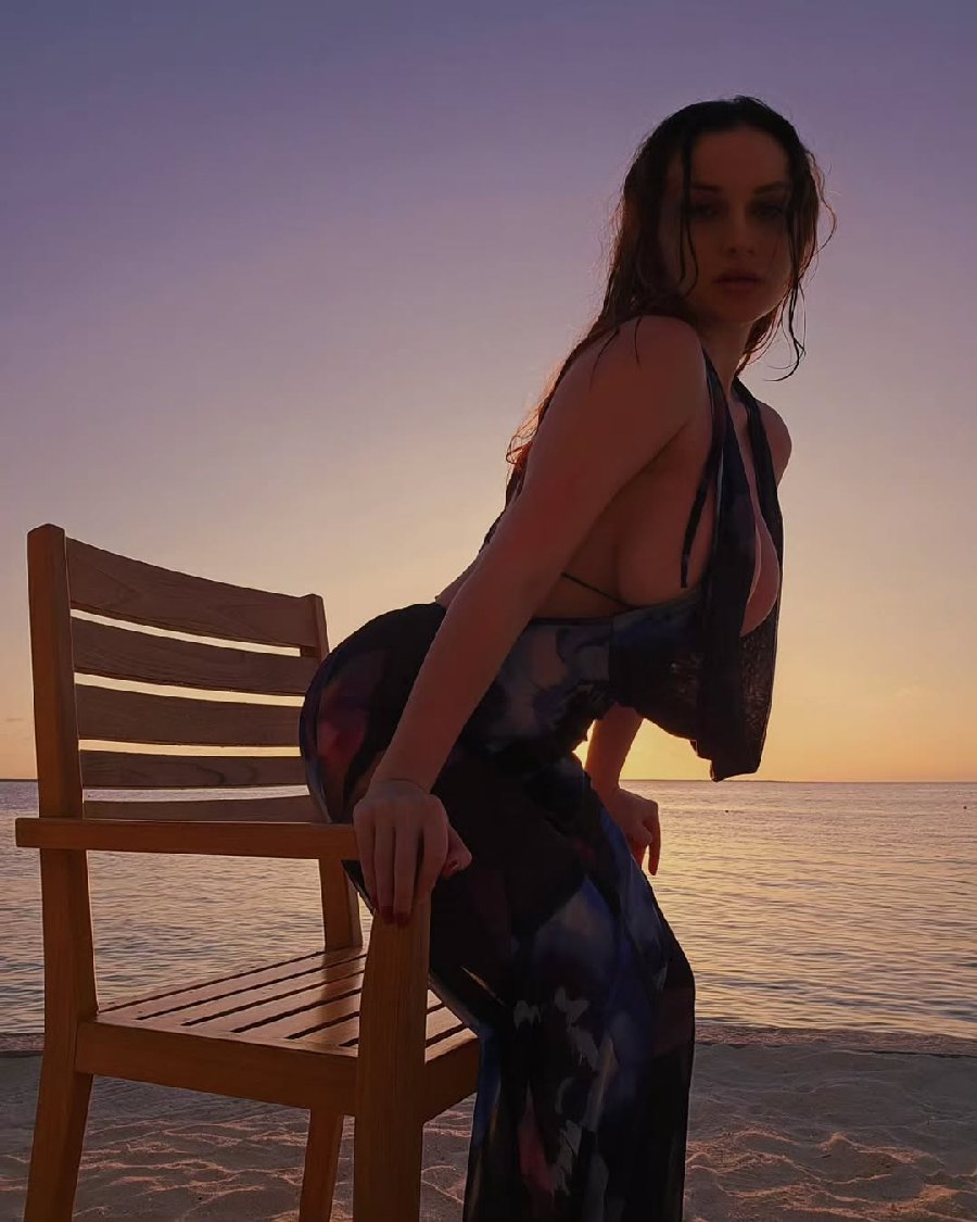 Sexy girl Miranda Faith nude in Qingdao