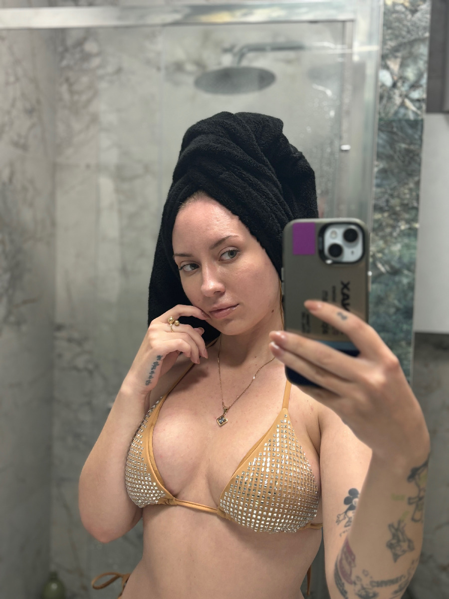 Nude girl KateV in Qingdao