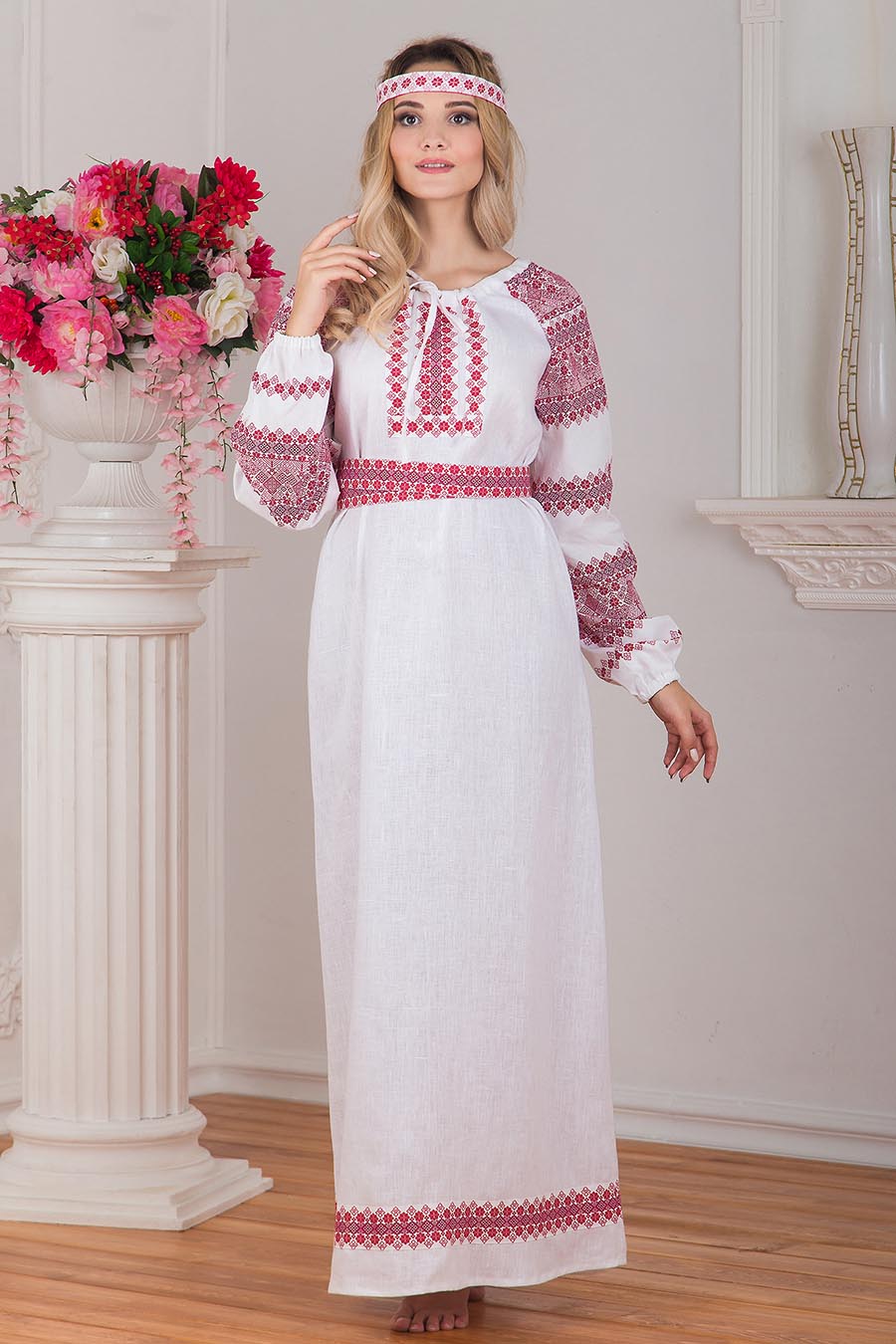 Women in Slavic costumes in Qingdao