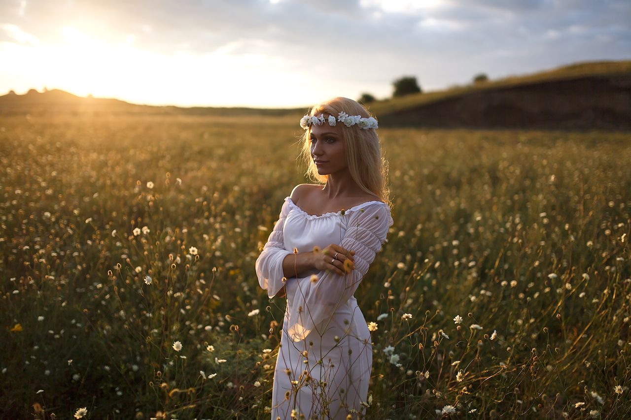 Girls in Slavic costumes in Qingdao