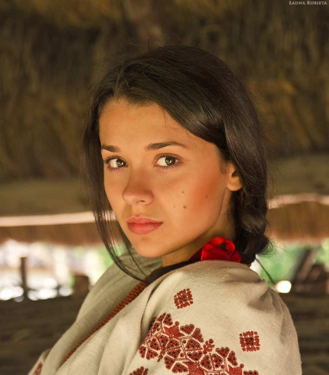 Girls in Slavic costumes in Qingdao