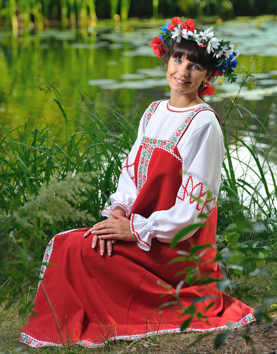 Beautiful girl Girls in Slavic costumes in Qingdao